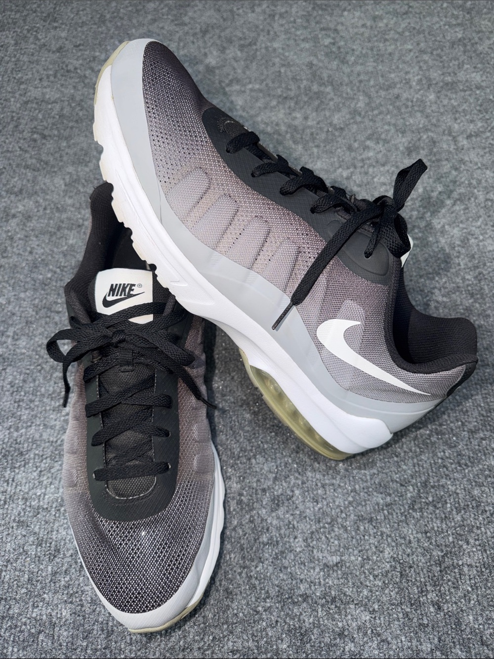 Nike Air Max Invigor Print Black and Gray Gradient Sneakers